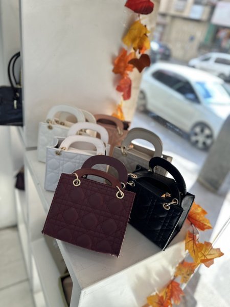 شنط حجم وسط اطفال ومحير