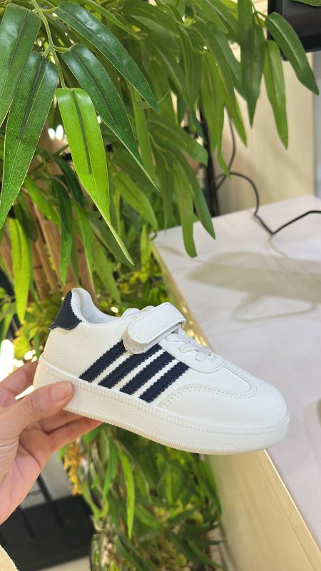 ابيض وخط كحلي