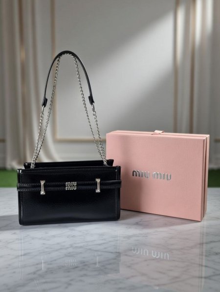 شنطة ميو ميو مع البوكس