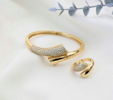 سوارة مع خاتم