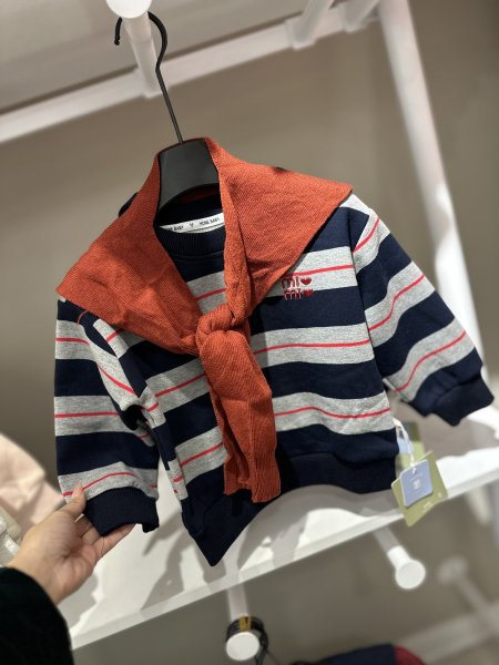 هودي مبطن مع سكارف